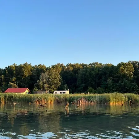 Houseboat - Beacon Of Happiness * Pressburg