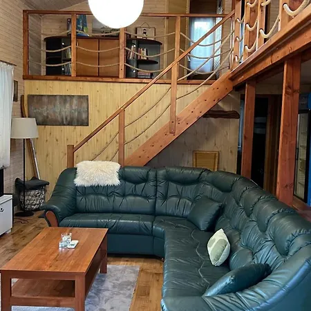 Houseboat - Beacon Of Happiness Úszó hotel *