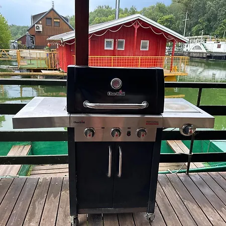 Botel Houseboat - Beacon Of Happiness *