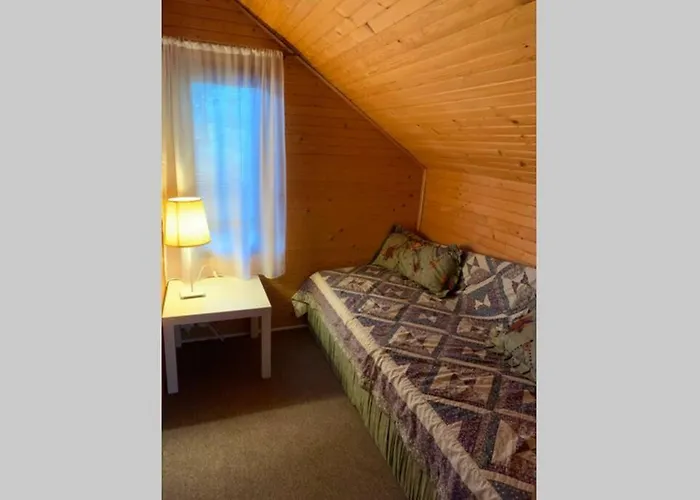 Houseboat - Beacon Of Happiness 船屋 *