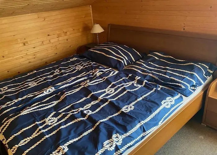 Botel Houseboat - Beacon Of Happiness