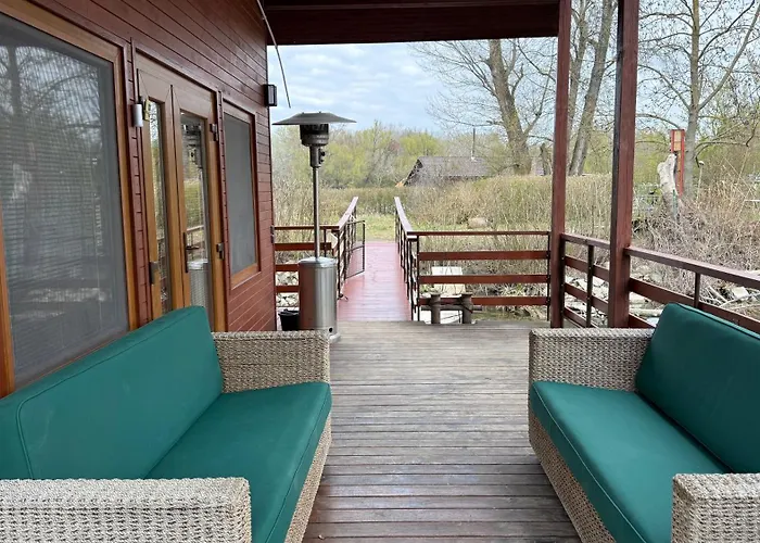 Botel Houseboat - Beacon Of Happiness