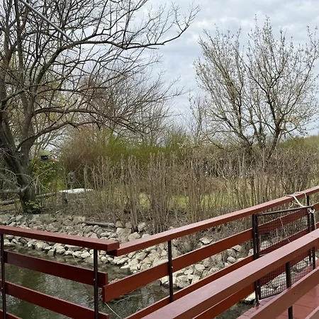 Houseboat - Beacon Of Happiness Ботель Братислава