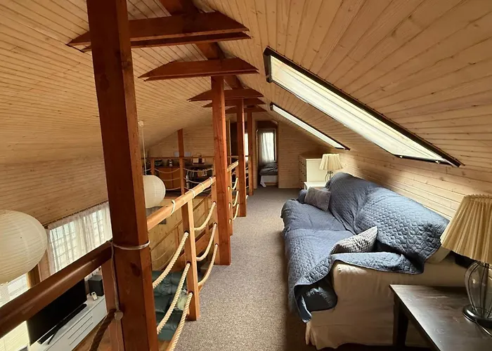 Houseboat - Beacon Of Happiness * Братислава