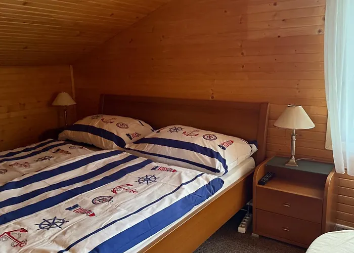 Houseboat - Beacon Of Happiness Ботель